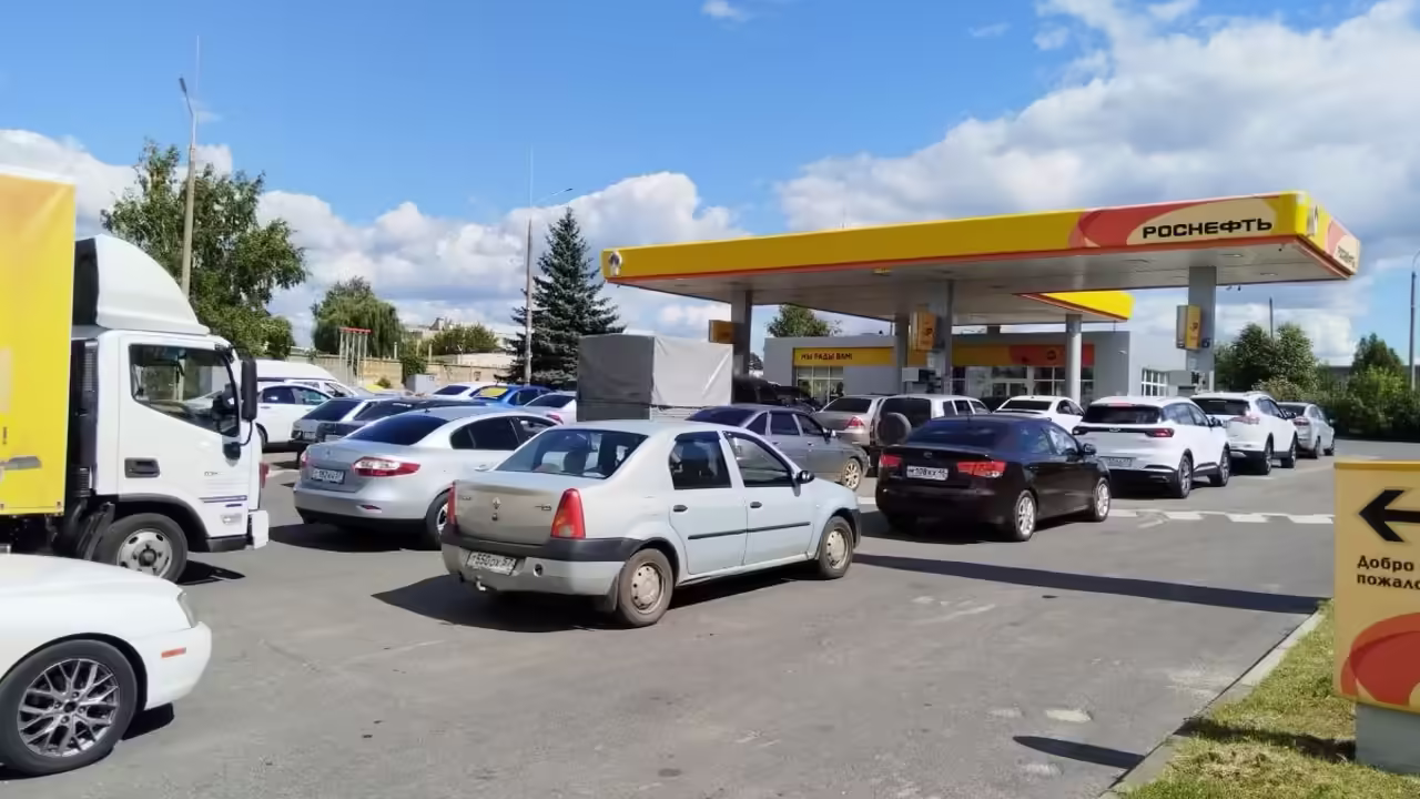На АЗС в Орловской области образовались очереди