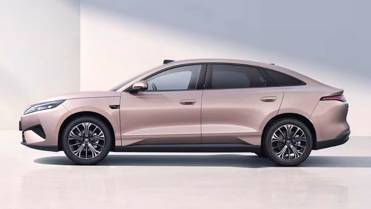 BYD представила в Китае седан Qin Max за 1,2 млн рублей