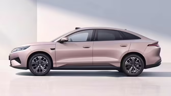 BYD представила в Китае седан Qin Max за 1,2 млн рублей