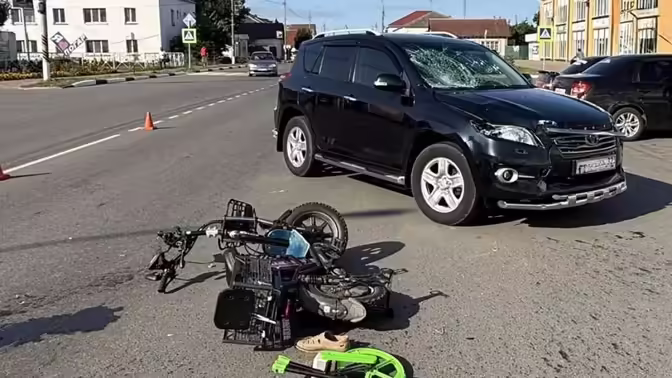 В поселке после аварии с электровелосипедом госпитализировали пострадавшего