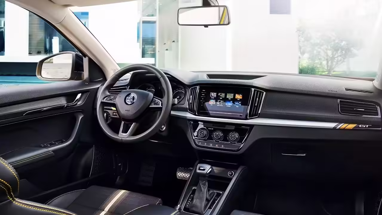В Россию привезли кроссовер Skoda Kamiq китайской сборки от 1,8 млн рублей