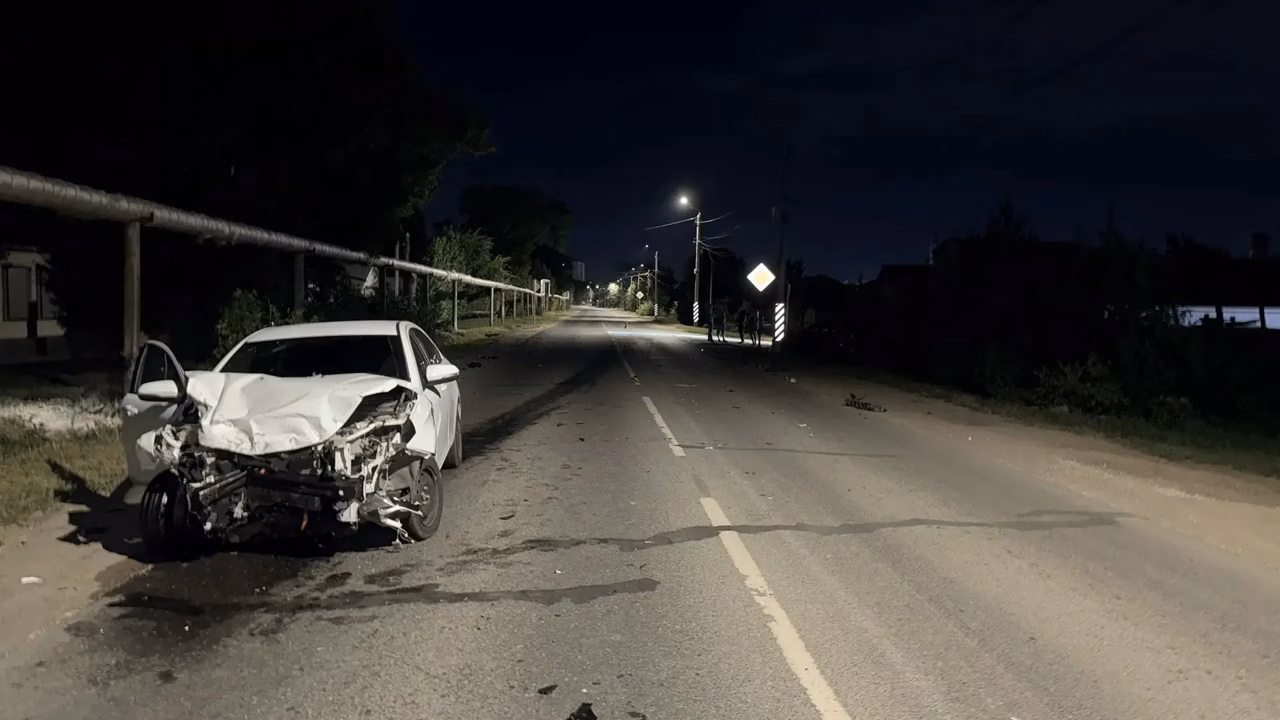 Обгон и поворот: в Оренбурге из‑за манёвров двух авто пострадал 18‑летний водитель
