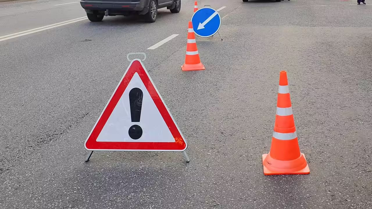 Движение затруднено на километр на Лужнецкой эстакаде из-за ДТП