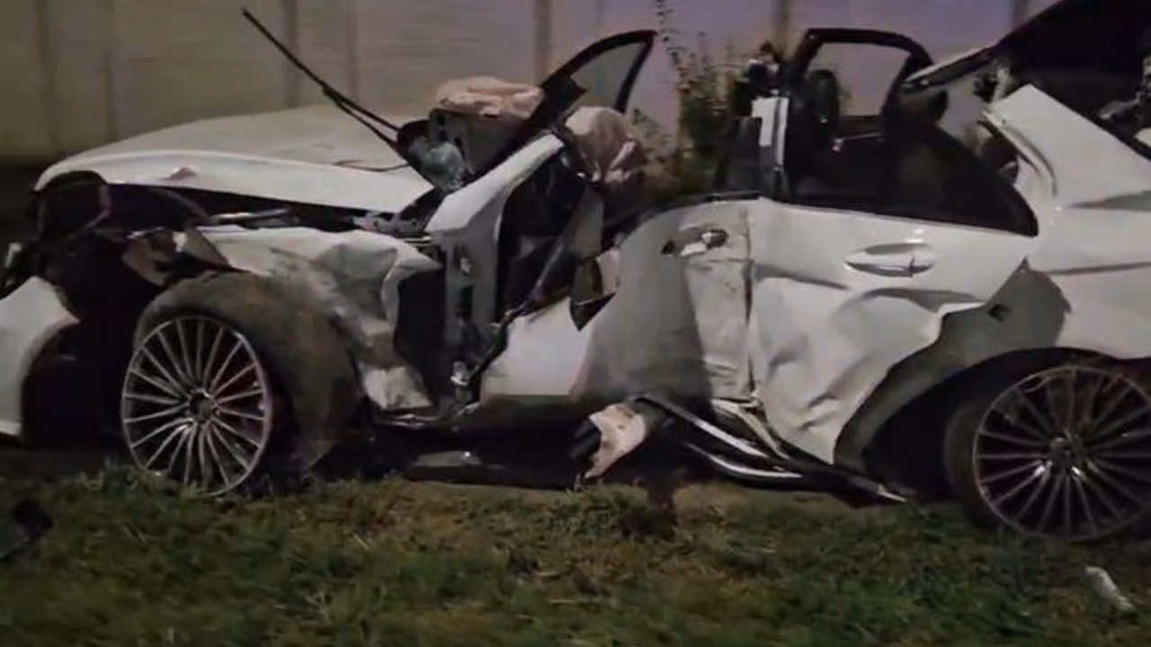 В Армавире на ночной трассе разбился Mercedes, погибли два человека