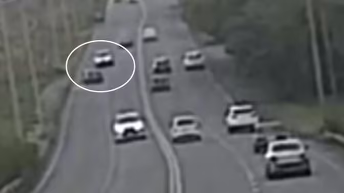 В Казани на видео попали последние секунды перед ударом Lada об опору ЛЭП