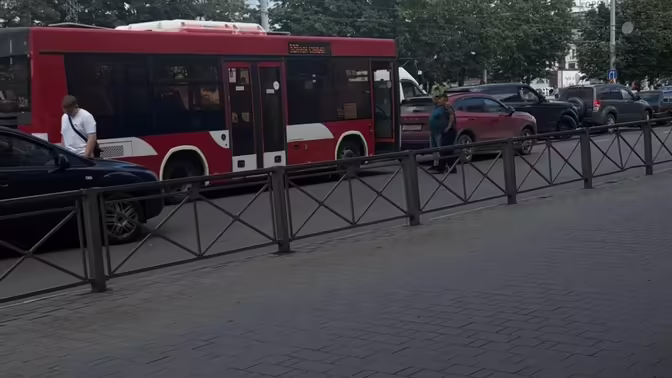 В Туле на Советской улице тройное ДТП с автобусом
