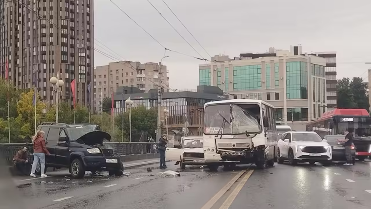 Авария на Соковском мосту в Иванове перекрыла движение