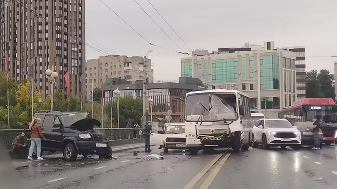 Авария на Соковском мосту в Иванове перекрыла движение