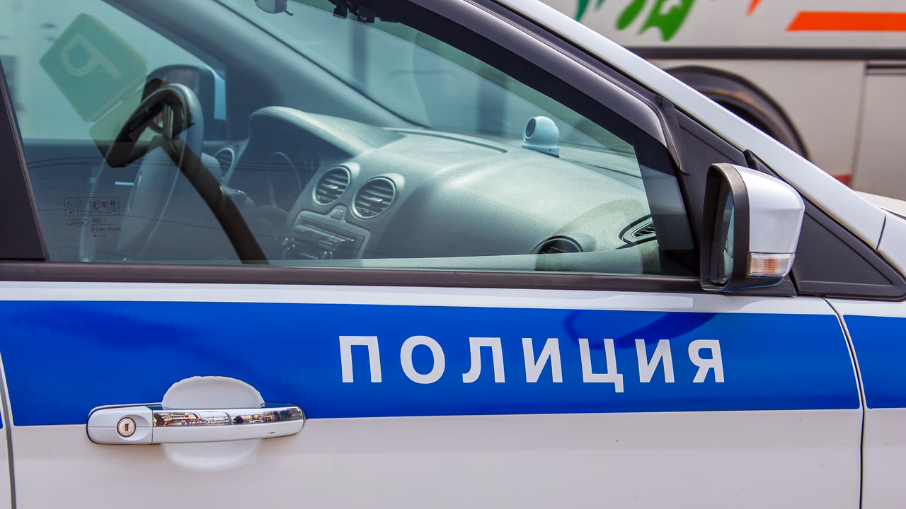 В Мысках водитель совершил опасный маневр на дороге