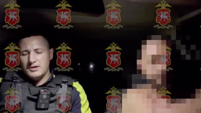В Алуште на видео попало, как водитель устроил ДТП и выпал из машины