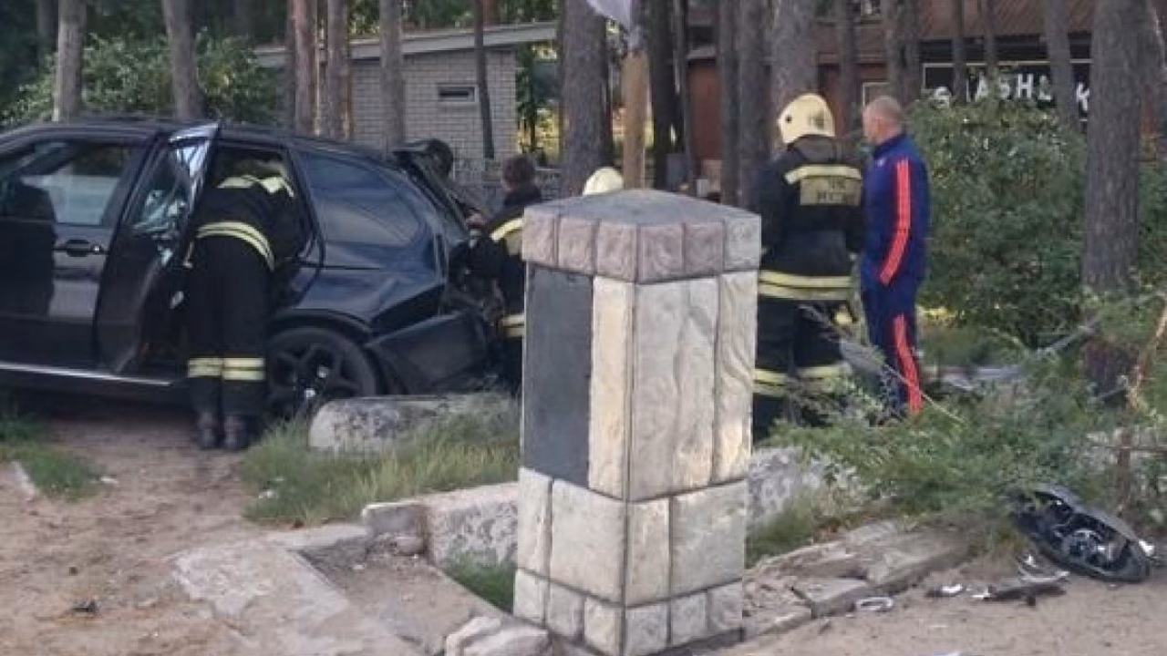 В Грибановском районе водитель иномарки погиб, врезавшись в веранду дома