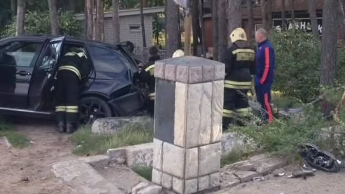 В Грибановском районе водитель иномарки погиб, врезавшись в веранду дома