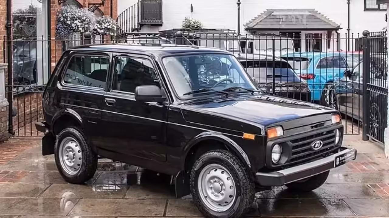 В автосалоне Великобритании выставили Lada Niva с пробегом за £22 000
