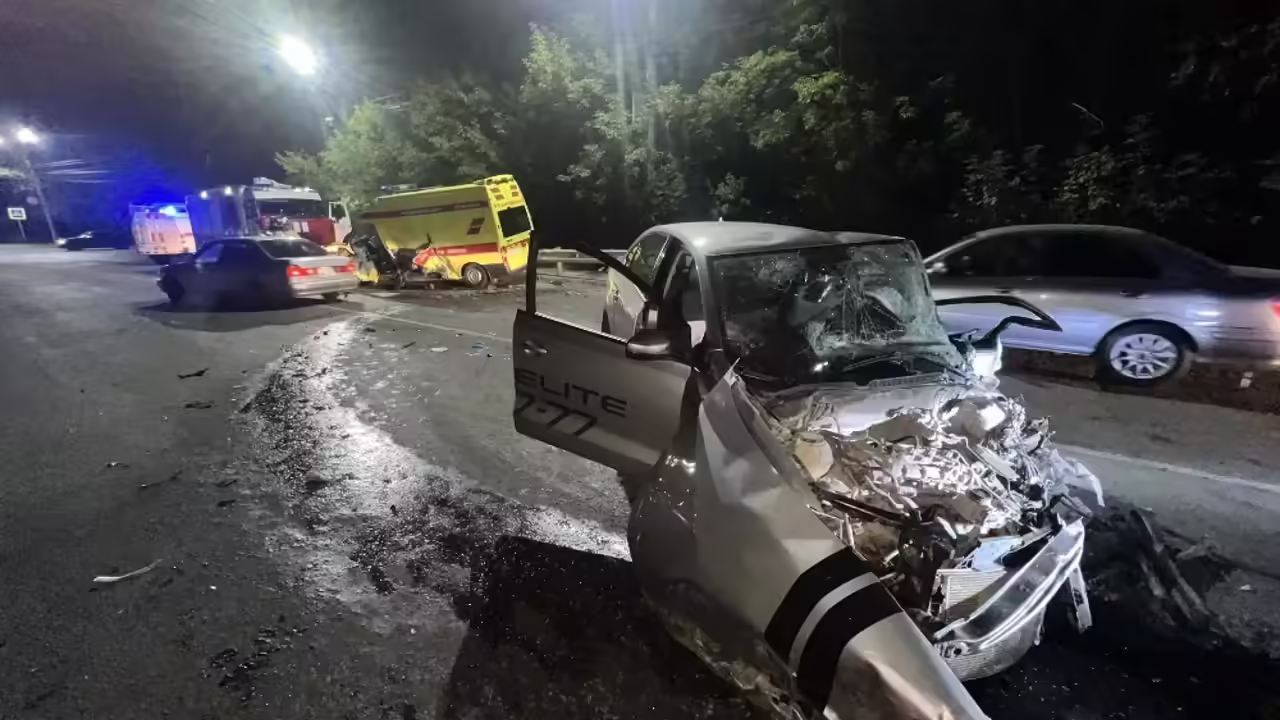 Три человека пострадали в ДТП с каретой скорой помощи в Ачинске