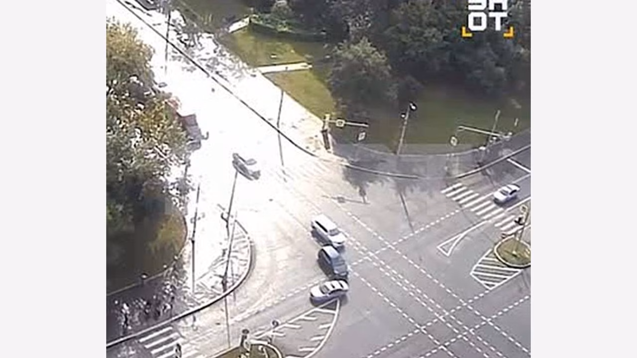 Авария с тремя росгвардейцами в Москве попала на видео