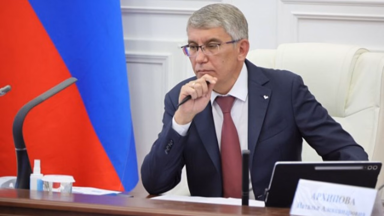 Губернатор поручил наладить информирование о поставках бензина в регионе