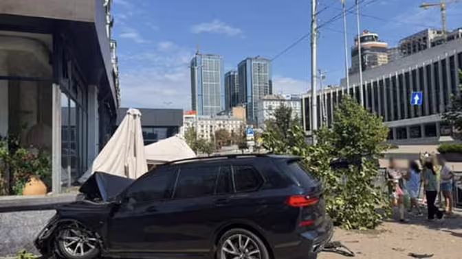 В Киеве за рулем авто, влетевшей в ресторан в Киеве, был криминальный авторитет