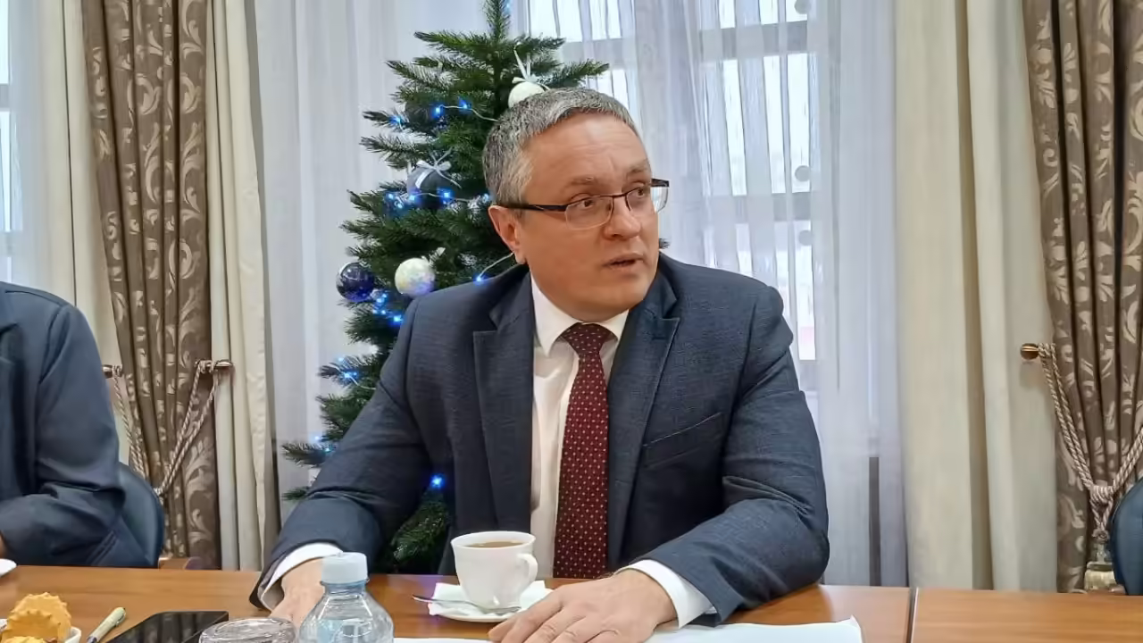 Бензин пока в дефиците: в Калуге продолжат регулировать очереди на заправках