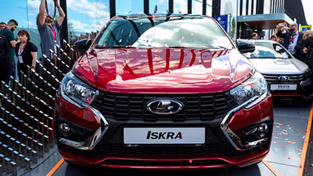 "Автостат": Lada Iskra вернулась в тройку самых продаваемых моделей бренда