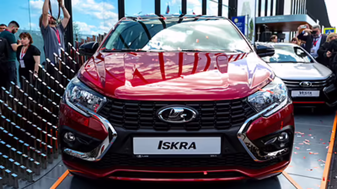"Автостат": Lada Iskra вернулась в тройку самых продаваемых моделей бренда