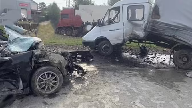 На трассе близ Кинеля столкнулись Audi и "Газель"