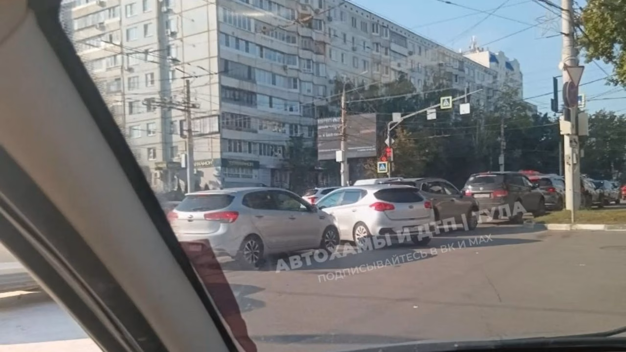 В Зареченском районе Тулы пробки из-за очередей на АЗС
