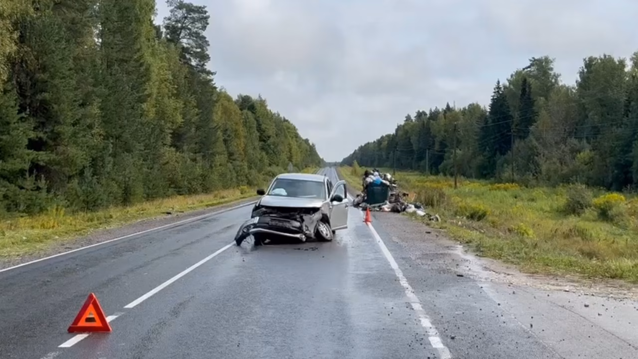 Два человека пострадали после столкновения автомобилей на Бору