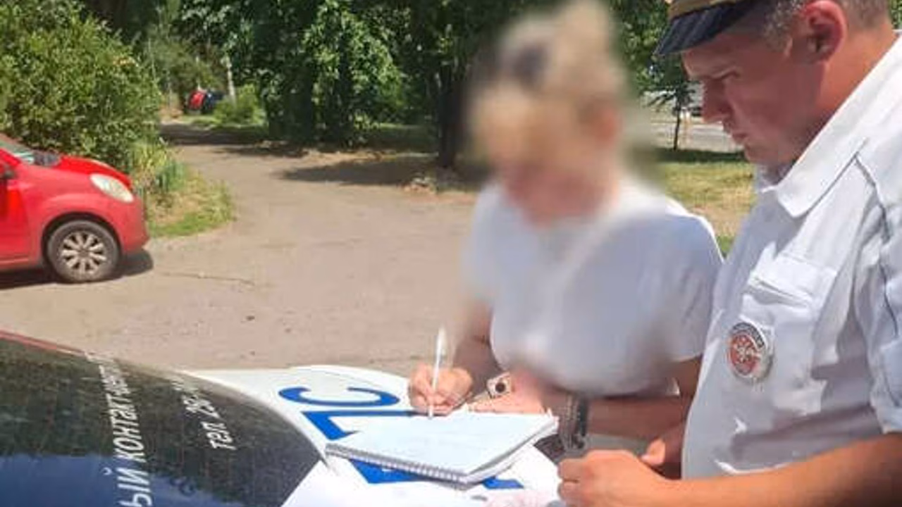 В Краснодаре женщина прокатила мужа на капоте после ссоры