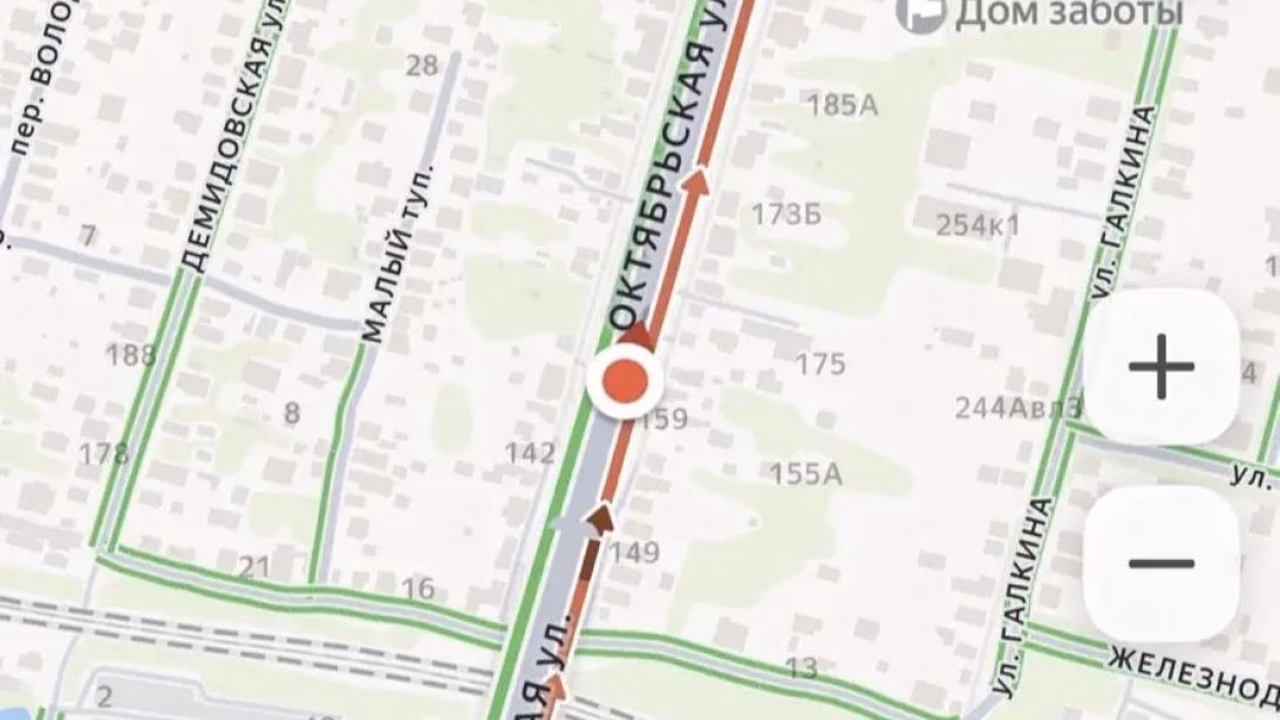 В Туле затор на Октябрьской из-за ремонта