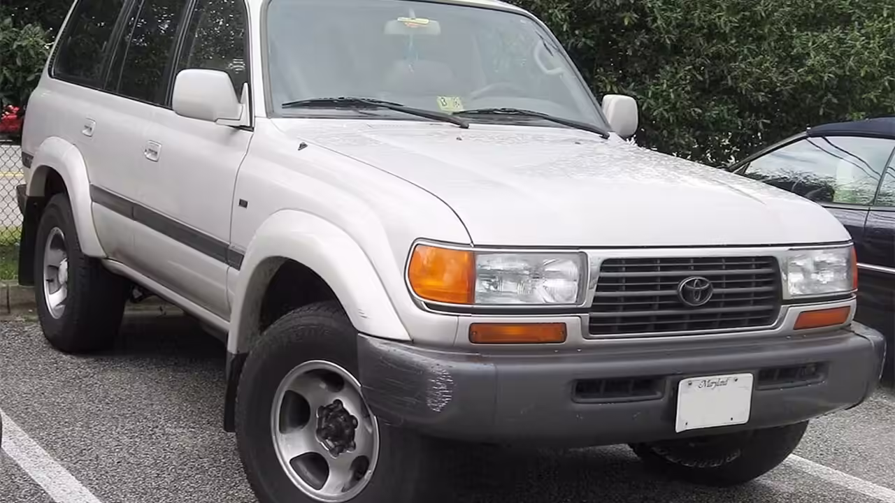 Реликвия из гаража: в США продают Toyota Land Cruiser 80 после 30 лет хранения