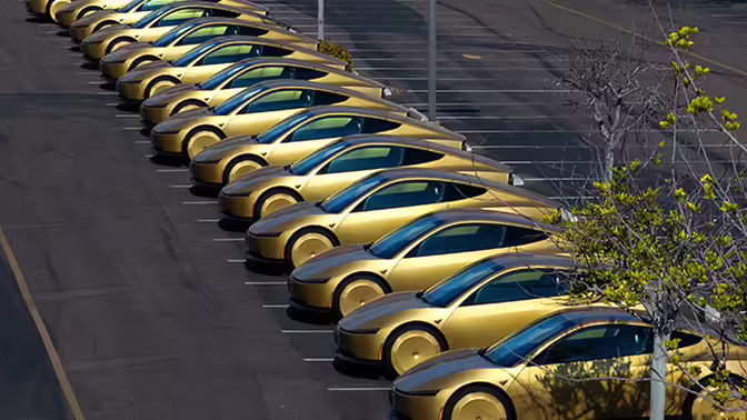 Tesla Илона Маска готовится к запуску беспилотного такси Cybercab