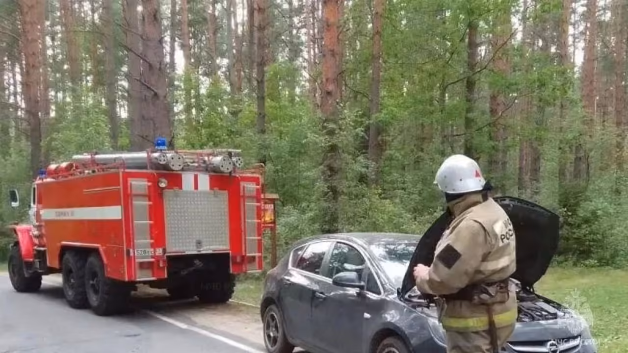 В Радовище Хотынецкого района загорелся "Ниссан"