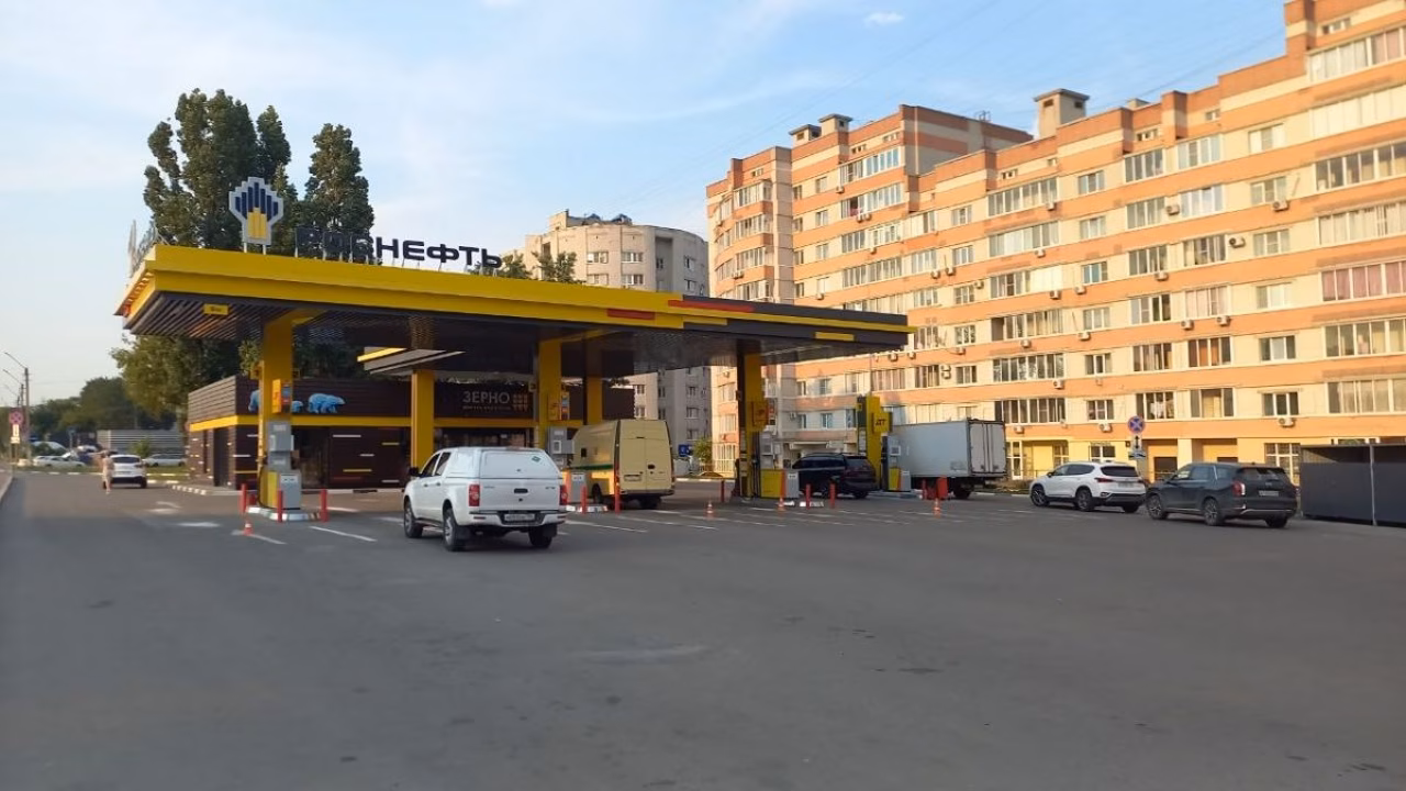 На большинстве заправок Воронежа отсутствует бензин