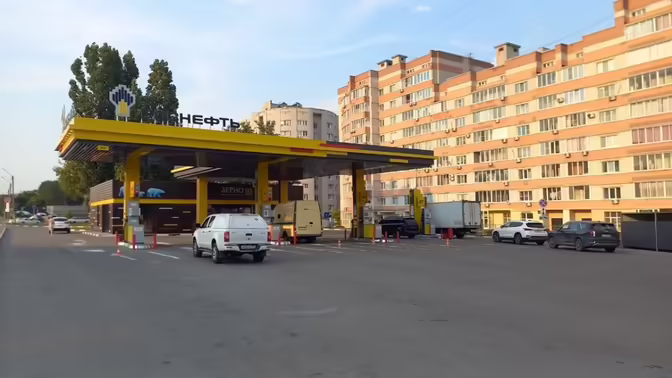 На большинстве заправок Воронежа отсутствует бензин