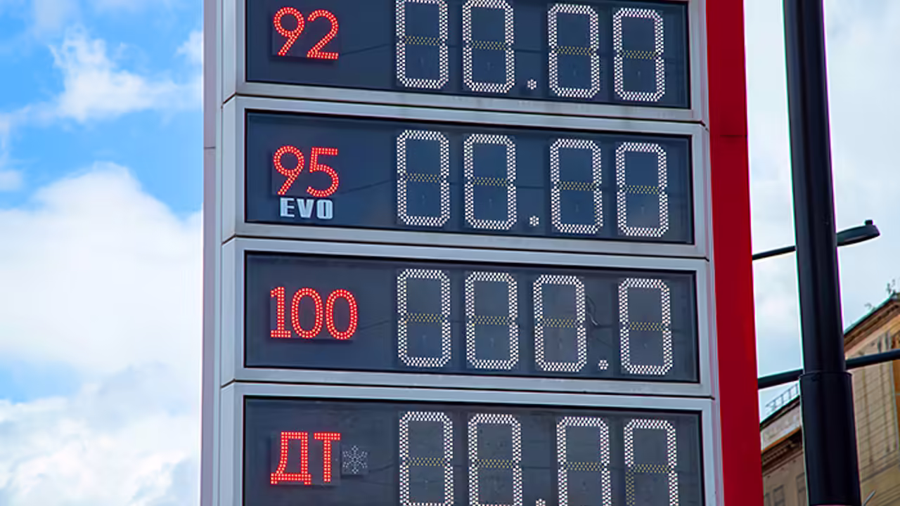 Новак поручил усилить контроль за обеспечением регионов топливом