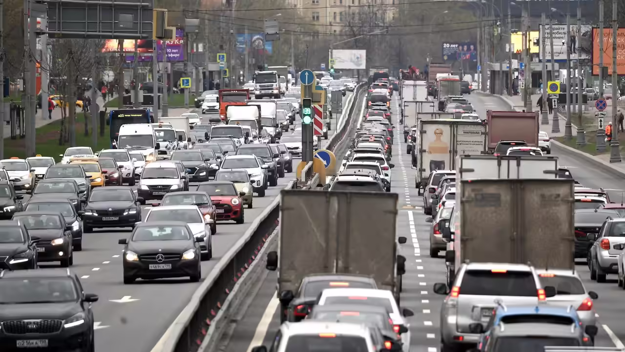 Движение транспорта на выезде из Ярославля в сторону Москвы перекрыто