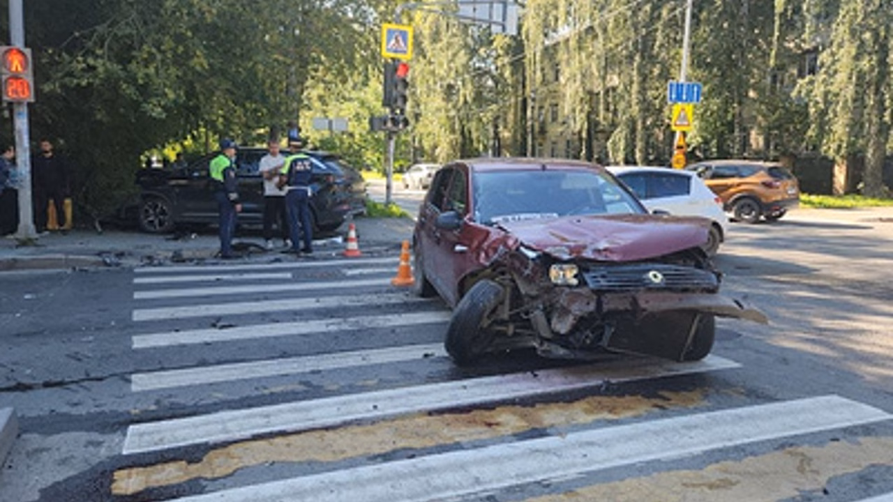 В Екатеринбурге три человека пострадали в ДТП
