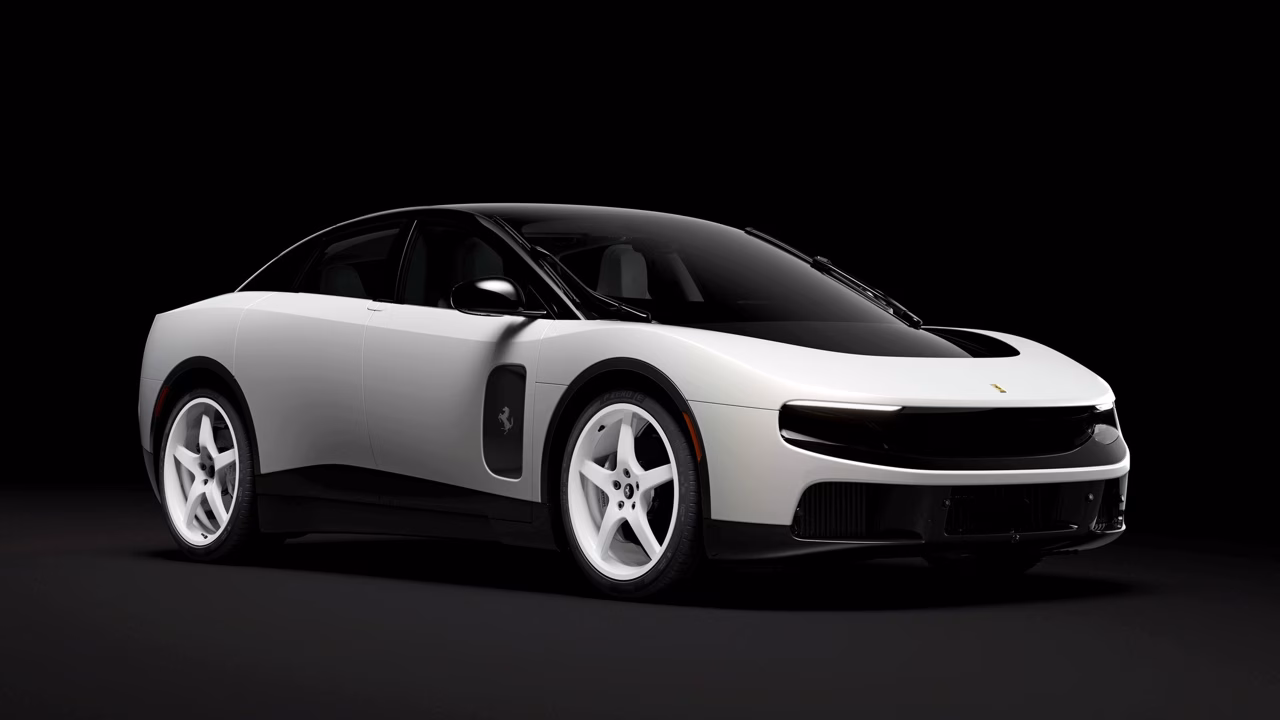 Весь в белом и за миллион: «нулевой» Ferrari Luce продадут на аукционе