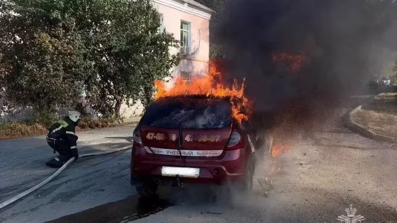 В Орске во время движения загорелась легковушка