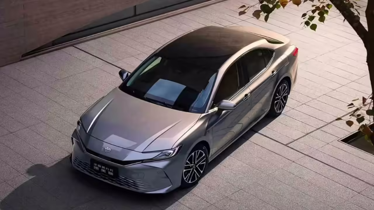 В КНР начались продажи обновленной Toyota Camry: по цене Lada Vesta