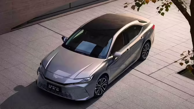 В КНР начались продажи обновленной Toyota Camry: по цене Lada Vesta