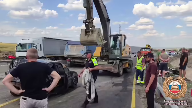 В Ростовской области полиция выясняет обстоятельства массового ДТП, в котором пострадали 6 человек
