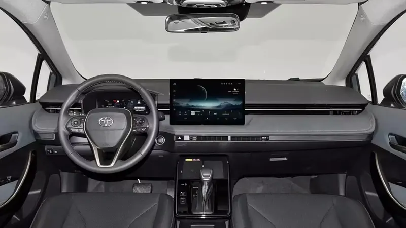 В Россию привезли новую Toyota Corolla: известны цены и комплектация