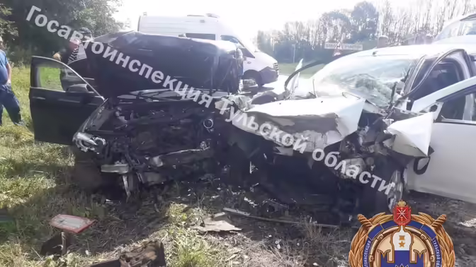 В Тульской области водитель Renault погиб после столкновения с BMW