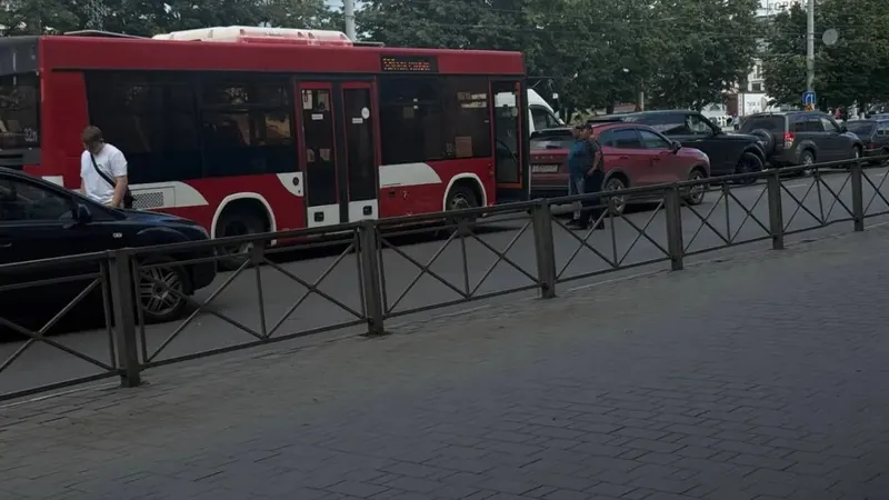 В Туле на Советской улице тройное ДТП с автобусом