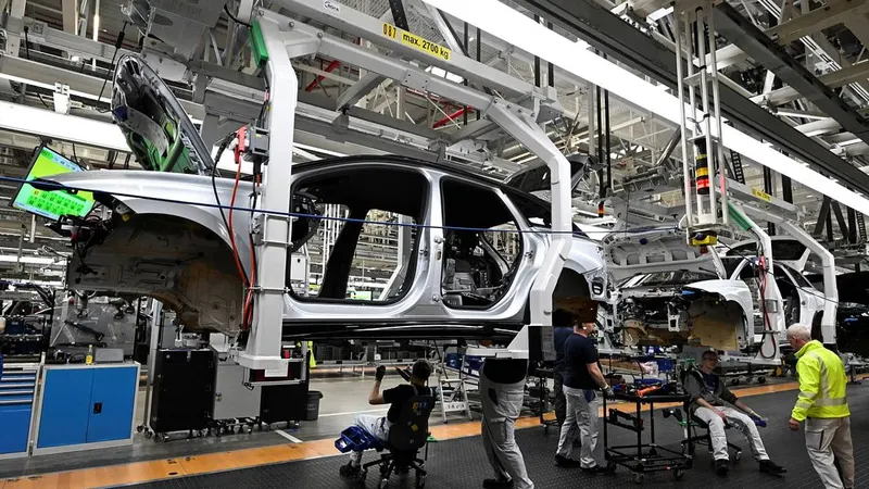 Из-за обрушения продаж Volkswagen вынужден уволить еще 50 тысяч сотрудников