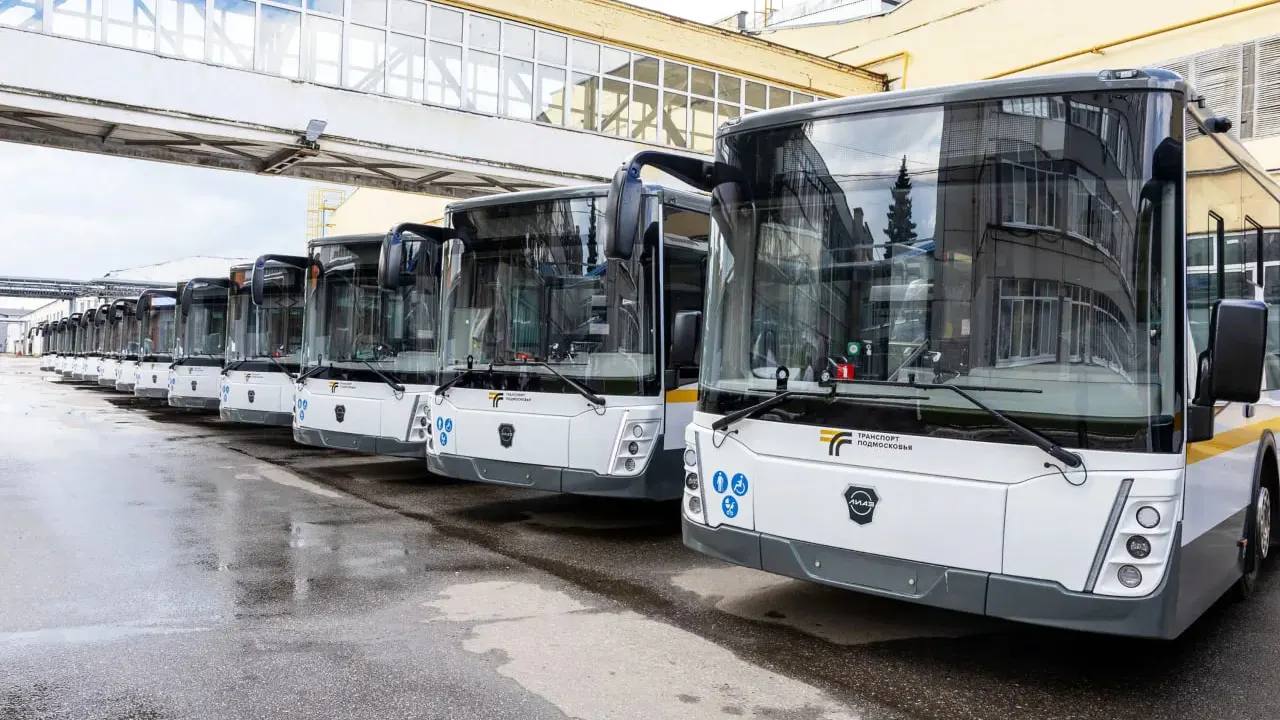 Ликинский автобусный завод направил перевозчику «Мострансавто» первую в 2026 году партию из 15 автобусов ЛиАЗ