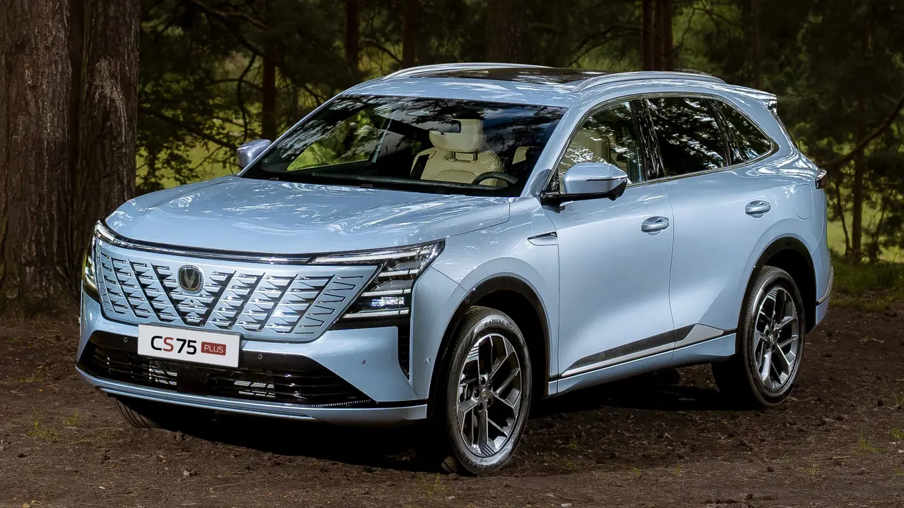 Кроссовер Changan CS75Plus получил прописку на "Автоторе" и подешевел