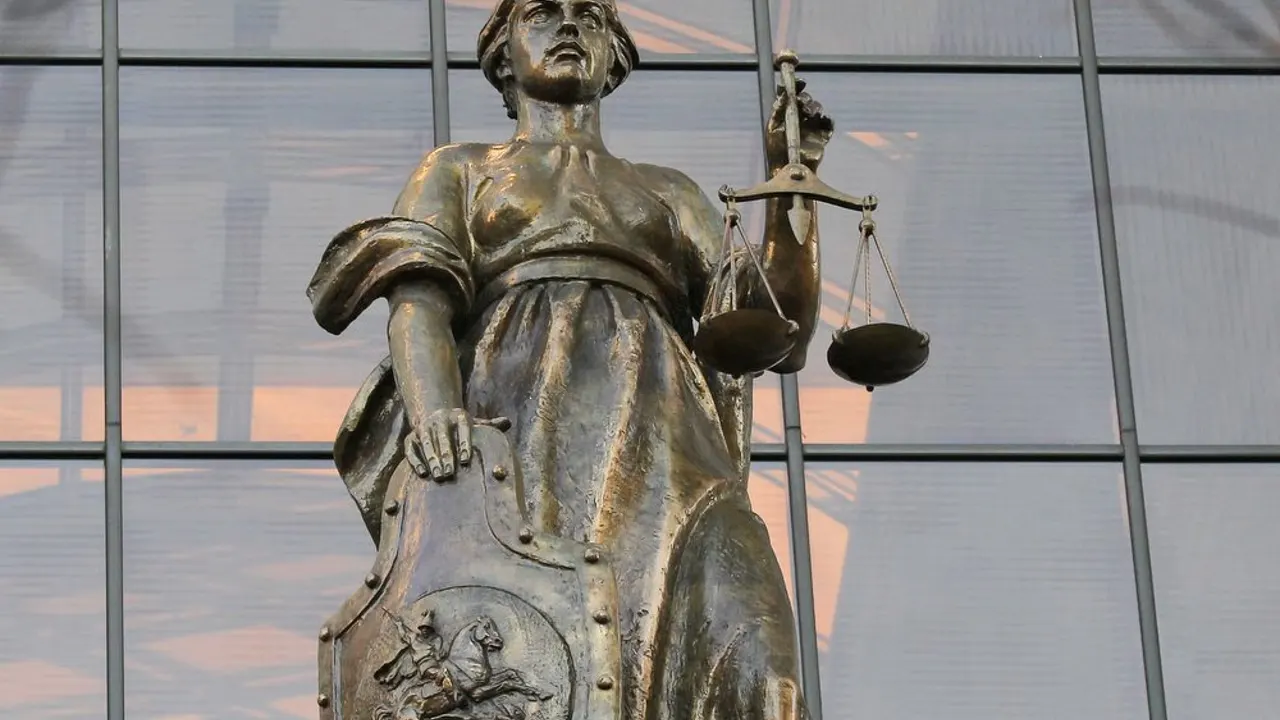 Суд разъяснил, что он не вправе пересматривать оценку за экзамен по вождению