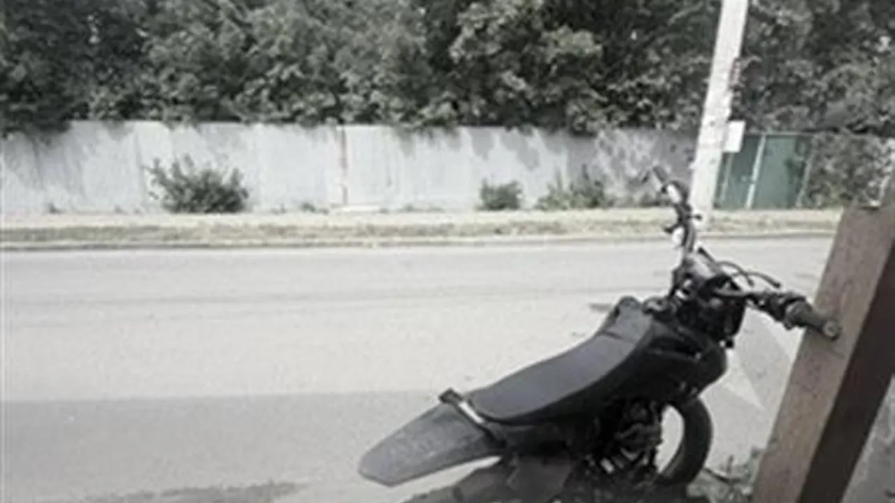 В Самаре погиб водитель мотоцикла, столкнувшегося с металлической опорой
